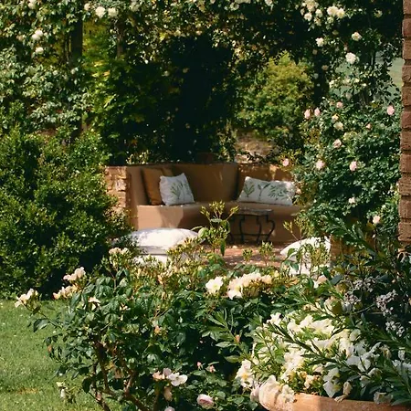Relais Sant'elena Couette-café 2*